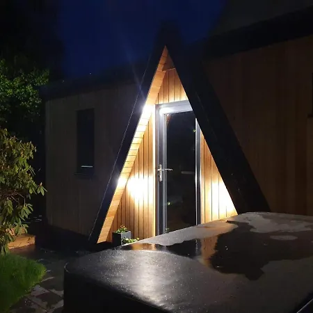 Little Woodbine Villa Tain Exterior photo